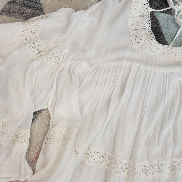 POL Feminine Boho Flowy Top Blouse Size Medium - Picture 4 of 9